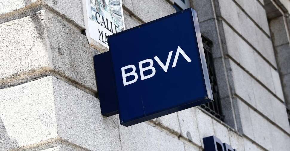 Bbva in calo nonostante conti in crescita. Il mercato attende novità su Sabadell