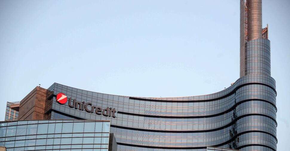 Unicredit guida la carica dei bancari con Orcel fiducioso su operazioni di M&A