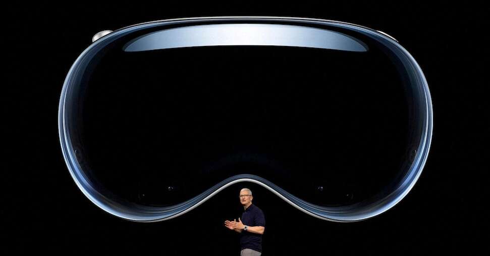 Apple, Vision Pro è già un caso: tagli importanti alla produzione