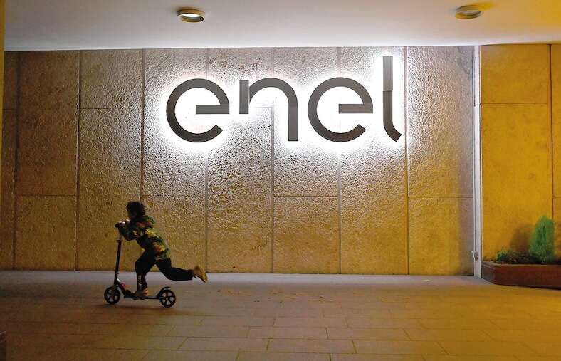 Enel brilla, Goldman Sachs migliora giudizio sul titolo