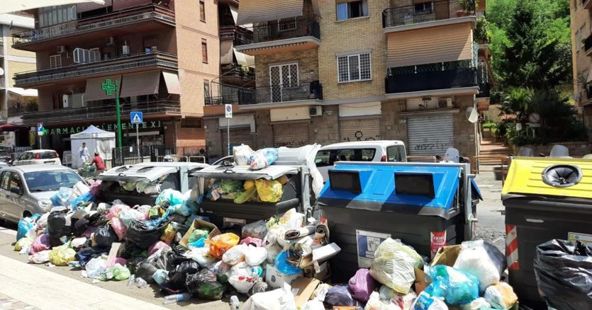 Dalla lotteria dei rifiuti a officine e impianti di trattamento aperti, ecco il piano per pulire Roma a Natale