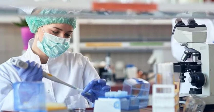 Covid, crescono i ricoveri, ma solo il 5% di anziani e fragili è vaccinato