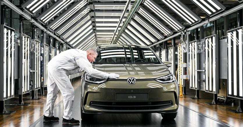 Batterie, Volkswagen in bilico tra Europa e Usa. Pesano 10 miliardi dell’Ira di Biden