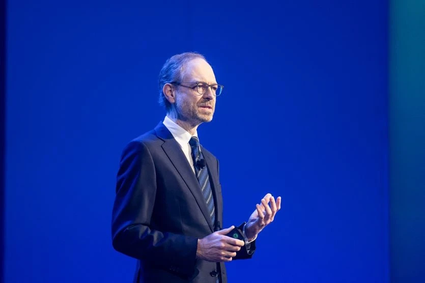 «Decentralizzare l’intelligenza artifciale è un dovere»