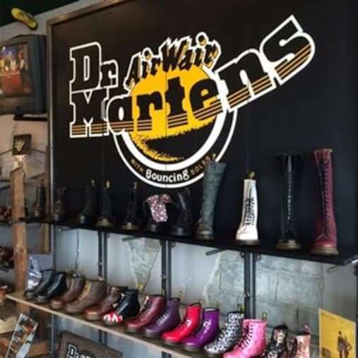 A Londra crollano gli anfibi Dr Martens, pesano allarme utili e cambio al vertice