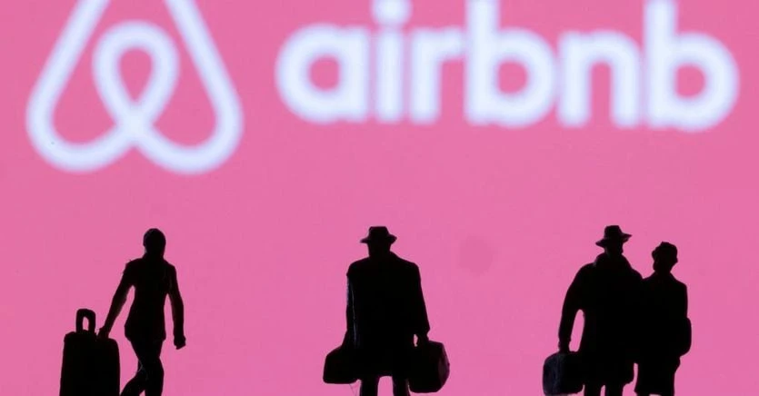 Airbnb, inflazione e fallimenti bancari spaventano i vacanzieri. Giù le azioni