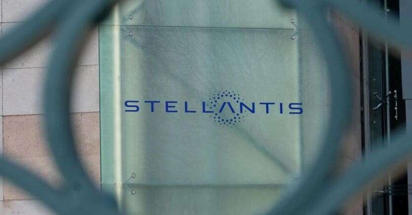 Stellantis in calo, pesa la tensione tra case auto e sindacati americani