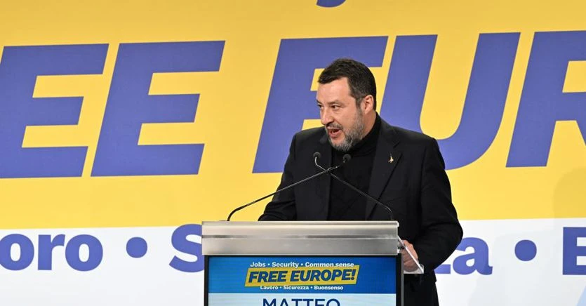 Salvini di lotta e di governo: la strategia per tentare di restare alla guida della Lega anche dopo le europee