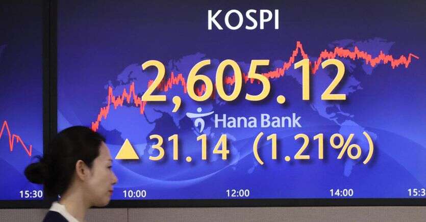 Borsa, Tokyo e Hong Kong negative. Cina poco mossa