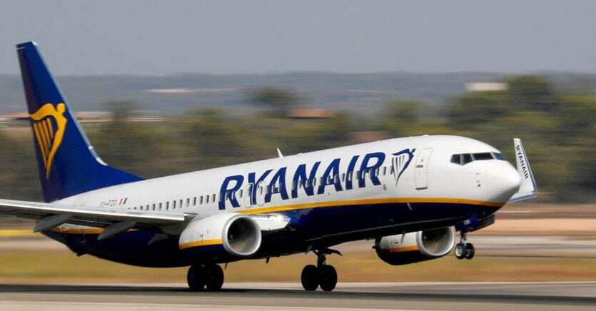 Ryanair corre alla Borsa di Dublino, alza stime utili e traina titoli del comparto