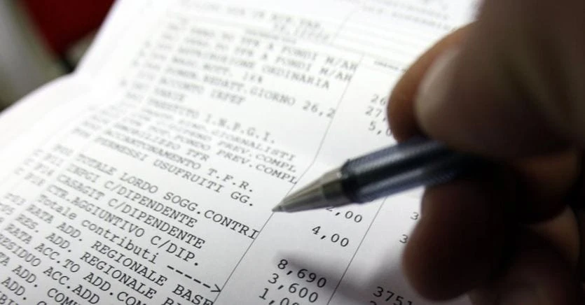 Salario minimo, la proposta del governo: retribuzione equa e stop ai contratti pirata