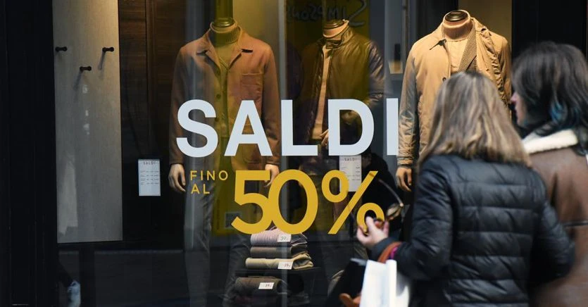 Falsa partenza per i saldi di gennaio. La spesa cala dell’2,1%