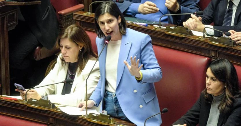 Salario minimo, bocciato l’emendamento dell’opposizione. Schlein e Conte: ritiriamo le firme