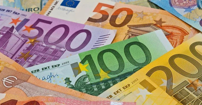 Fronte opposizioni su salario minimo e manovra. Lega presenta tre emendamenti, poi li ritira