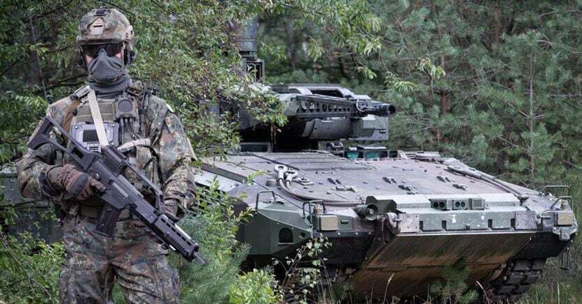 Vendite su Rheinmetall a Francoforte: fuori combattimento il veicolo corazzato 