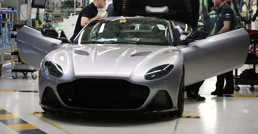 A Londra tonfo Aston Martin, aumento da 576 mln stg per debito e rilancio
