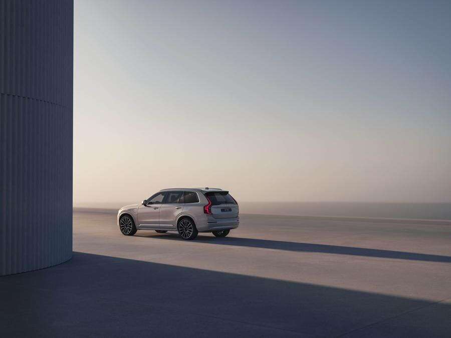 Volvo XC90, le foto della nuova serie del suv ibrido