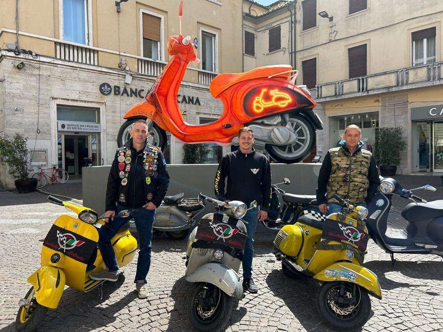 Vespa World Days, a Pontedera il “serpentone” da 10mila scooter