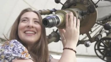 In Cile la star dei social è un'astronoma che invita i giovani ad amare la Scienza