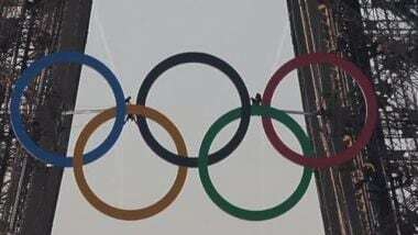 Cerchi olimpici su Torre Eiffel dopo i Giochi? Hidalgo fa discutere