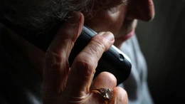 Jugendlicher stürzt in Baugrube – Falsche Polizisten betrügen Seniorin