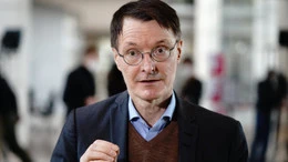 Lauterbach fordert Reiseverbot für Briten in die EU
