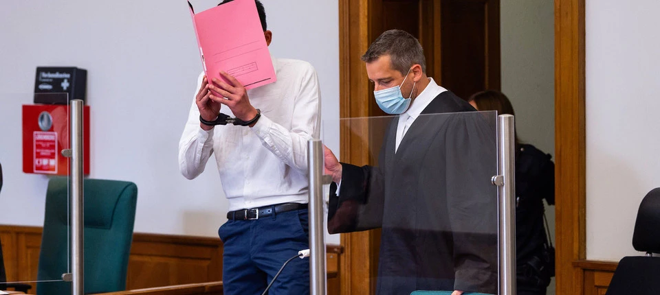 Angeklagter gesteht Freundin erstochen zu haben