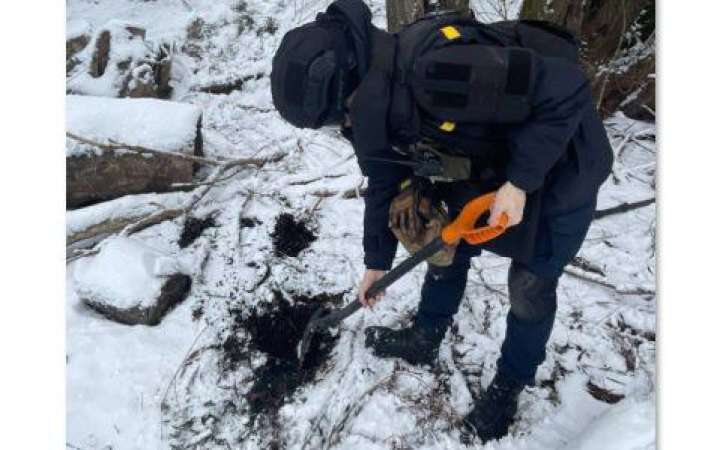 ​На Житомирщині сапери ДСНС знищили артснаряд, який знайшли діти