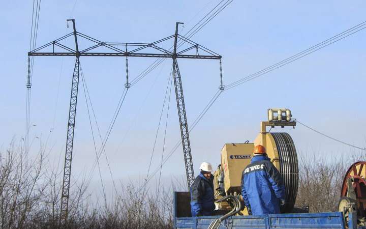 Через ракетну атаку РФ у 7 областях вводять аварійні відключення світла, Укренерго