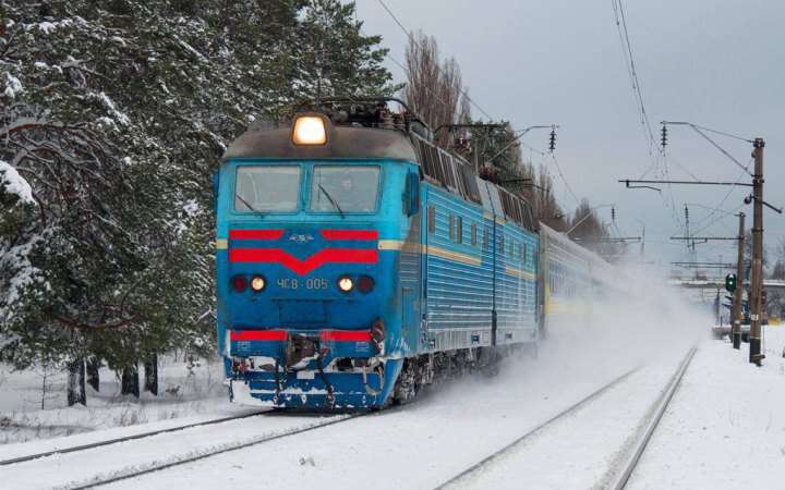 ​Через знеструмлення затримуються шість поїздів, але понад 150 прямують за розкладом, - УЗ