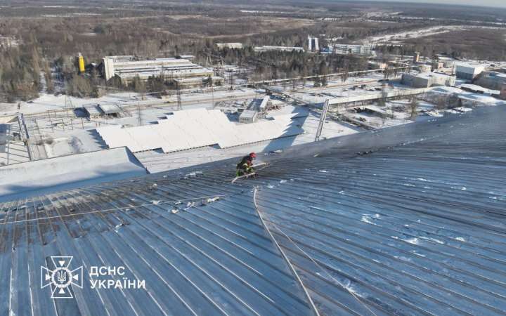 На Чорнобильській АЕС досі триває гасіння осередків тління після удару російського дрона