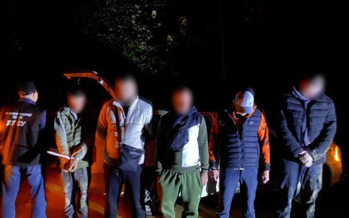 На кордоні із Румунією затримали чоловіків, кожен із яких мав заплатити по $7500 за втечу з України