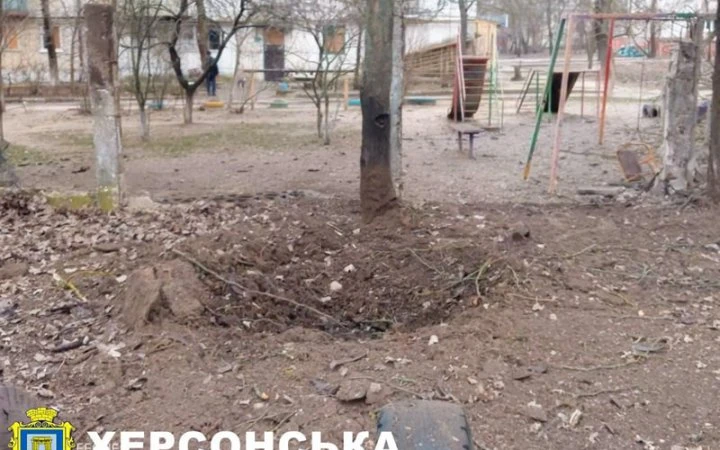 Росіяни атакували з дрона Дніпровський район Херсона, є поранений