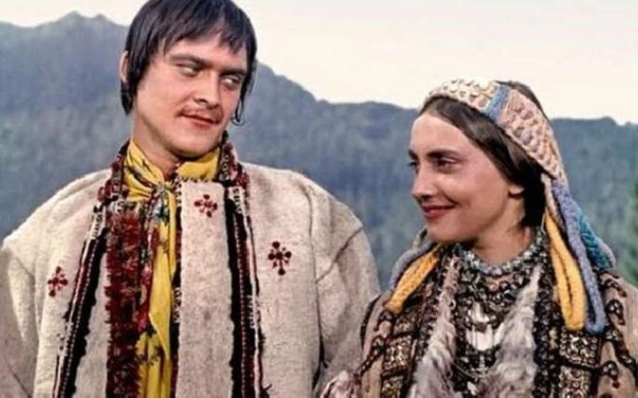 Актори Міша Коллінз та Кетрін ВІннік переозвучили сцени з «Тіней забутих предків» англійською