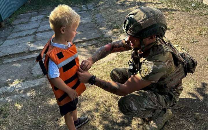 Під час евакуації дітей з Костянтинівки екіпаж 