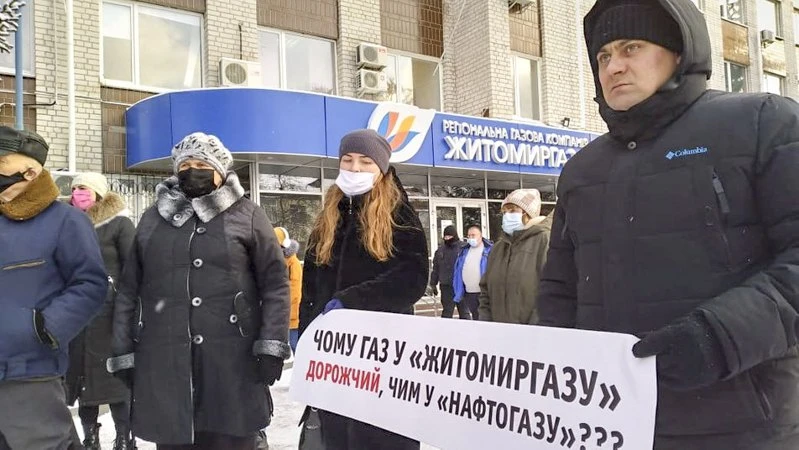 У Житомирі учасники акції проти підвищення тарифів взяли штурмом облраду