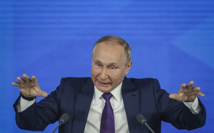 Розвідка: Кремль підвищує податки та скорочує соцпрограми для забезпечення Путіна
