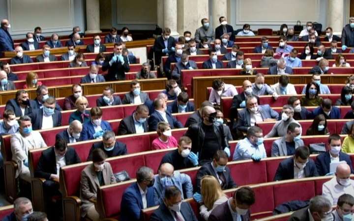 Народні депутати звинувачують Апарат Верховної ради у зламі електронної системи для збереження високих зарплат