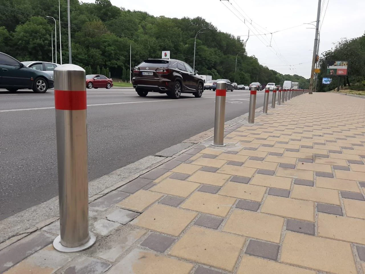 У Києві з початку року викрали 316 антипаркувальних стовпчиків