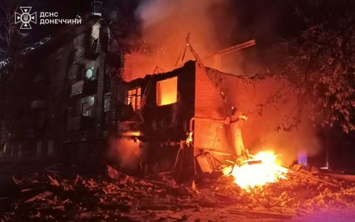 Вночі ворог поцілив у чотириповерховий житловий будинок у Краматорську