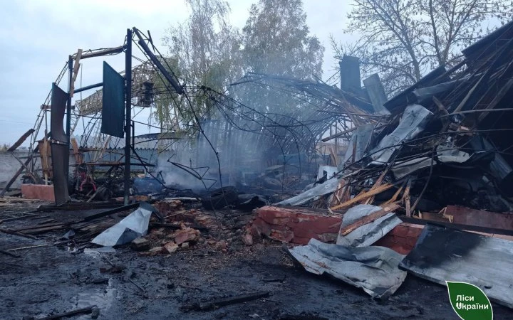 У Новгород-Сіверському на Чернігівщині ворог атакував лісозаготівельне підприємство