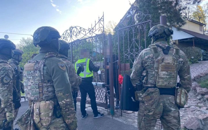 Правоохоронці затримали сутенерів, які працювали за схемою оголошень про роботу з високим доходом