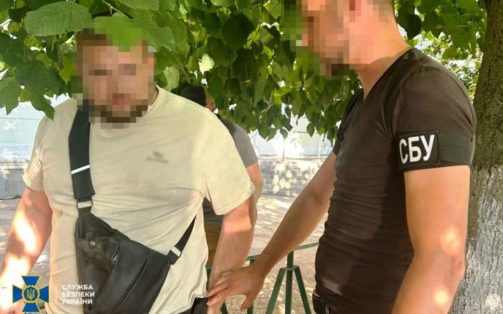 Посадовця однієї з міськрад Житомирщини підозрюють у незаконному бронюванні