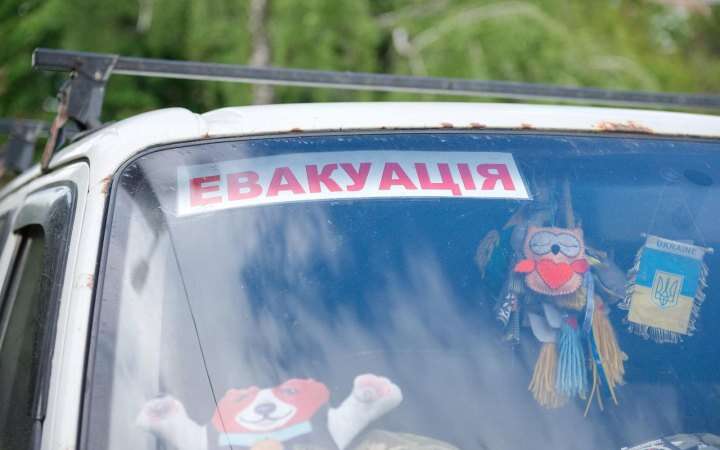 На Херсонщині поліцейські евакуювали трьох людей, які потребували медичної допомоги