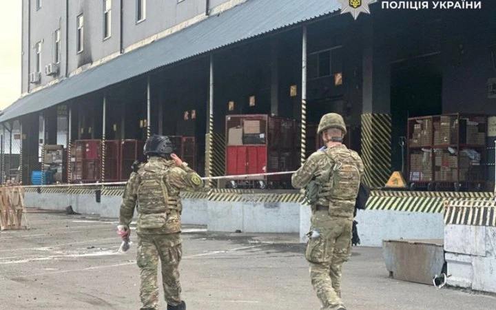 У Києві на поштовому терміналі вибухнула посилка, є загиблий і поранені