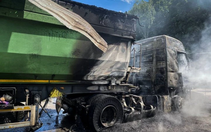 ​На Сумщині росіяни понівечили цивільні авто