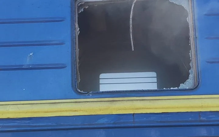 Росіяни ударним дроном атакували пасажирський потяг на Чернігівщині