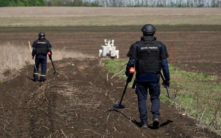 Уряд повність компенсовуватиме фермерам розмінування сільгоспземель