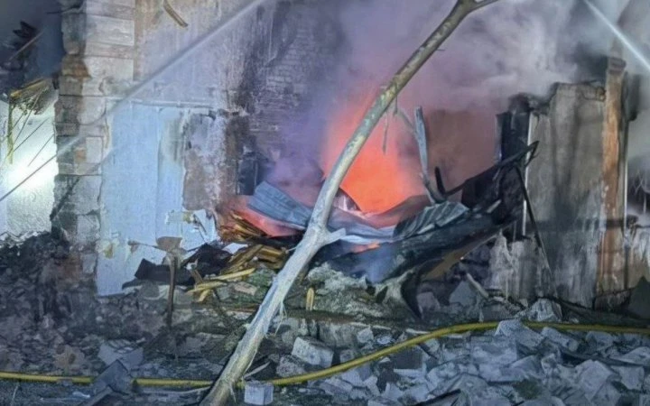 У Дніпрі через російську атаку загинула жінка, зруйновано будинок