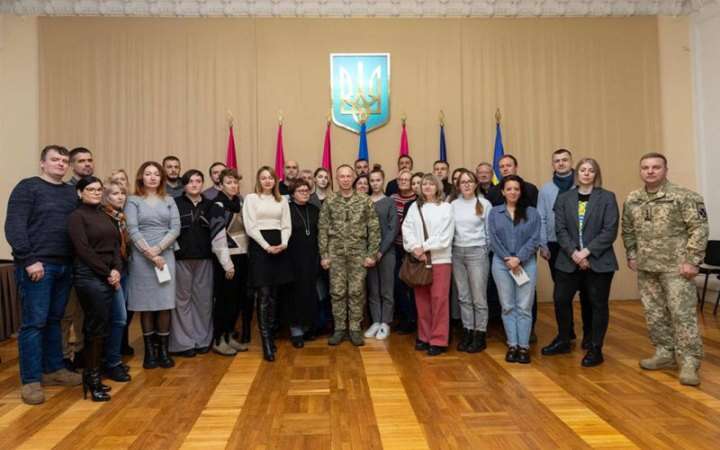 Акредитацію ЗСУ мають 7,8 тисяч представників ЗМІ - Сирський